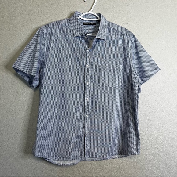 Saks Fifth Avenue Short Sleeve Button Down Men's Blue & White Patterned Shirt XL - Picture 1 of 13